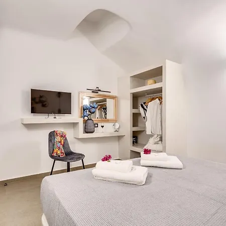 Tiara Santorini Fíra