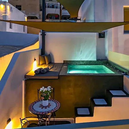 Tiara Santorini Fíra