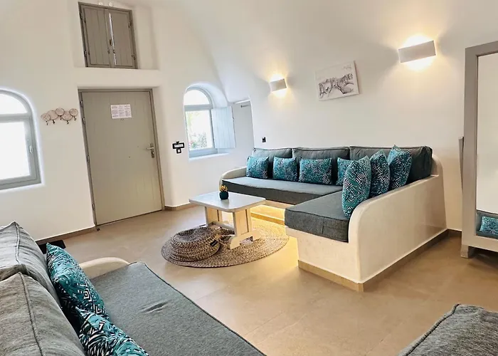 Tiara Santorini * סנטוריני