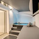 Tiara - Cycladic & Cave * Fira (Santorini)