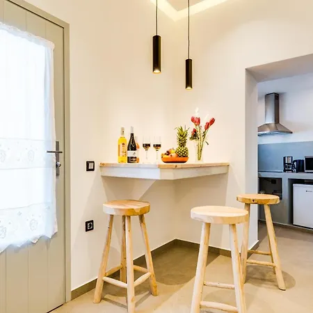 Tiara - Cycladic & Cave Apartament