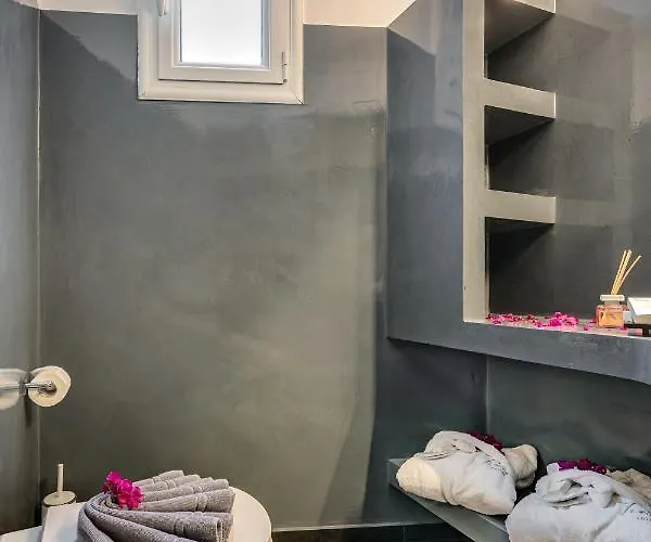 Tiara - Cycladic & Cave Apartman *