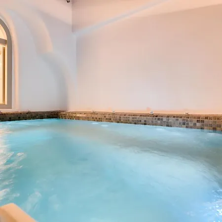 Tiara Santorini Fira (Santorini)