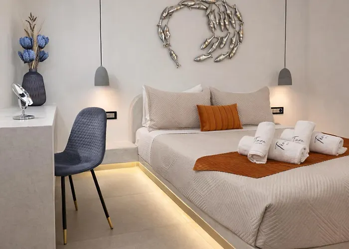 Tiara - Cycladic & Cave * Fira (Santorini)